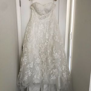 Sweet heart A-Line wedding gown (FLOOR SAMPLE)
